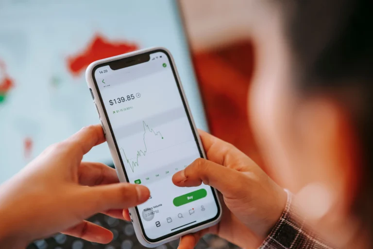 Cómo Armar una Cartera de Acciones Directamente desde el App de la Corredora