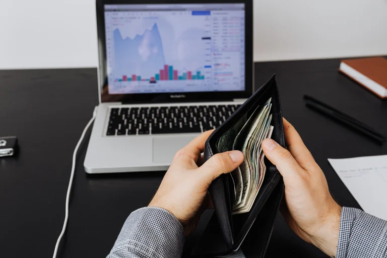 Cómo Comparar Tasas de Administración de Fondos Directamente en el App