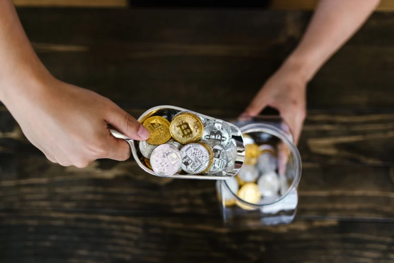 Cómo Guardar Criptomonedas con Seguridad: Billetera Caliente vs Fría