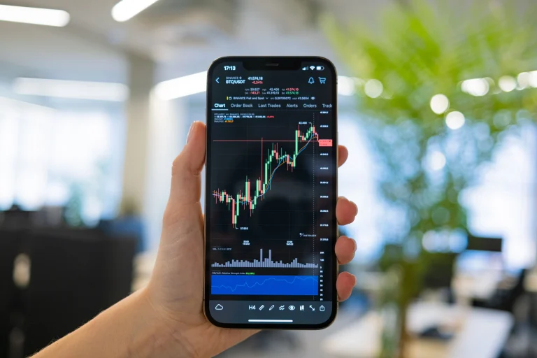 Mejores Apps de Inversión para Quienes No Tienen Tiempo de Seguir el Mercado